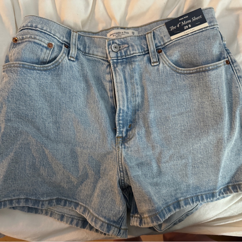 Abercrombie 4" mom shorts - NWT
